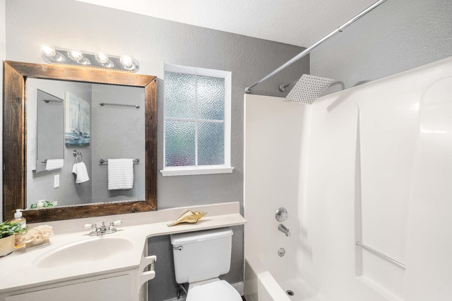 Detail Gallery Image 23 of 35 For 468 Laurel Ave, Half Moon Bay,  CA 94019 - 2 Beds | 2 Baths