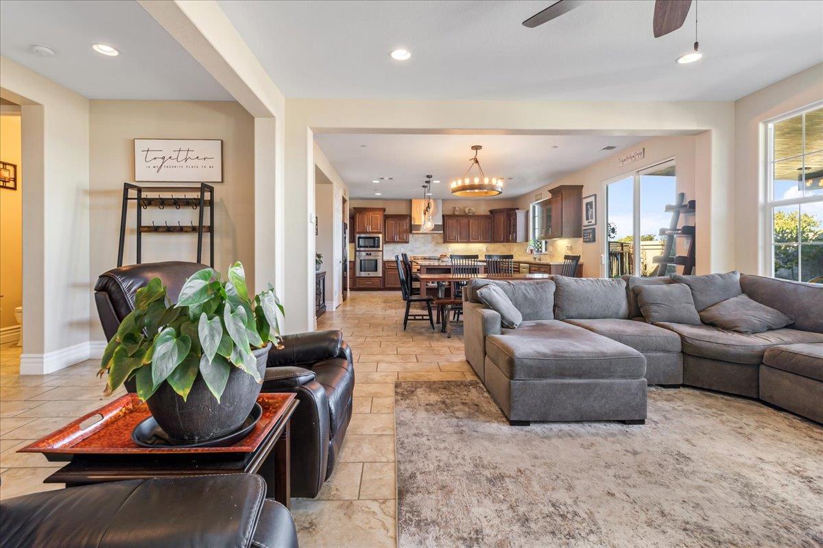 Detail Gallery Image 11 of 60 For 18611 Mcclellan Cir, East Garrison,  CA 93933 - 4 Beds | 3/1 Baths