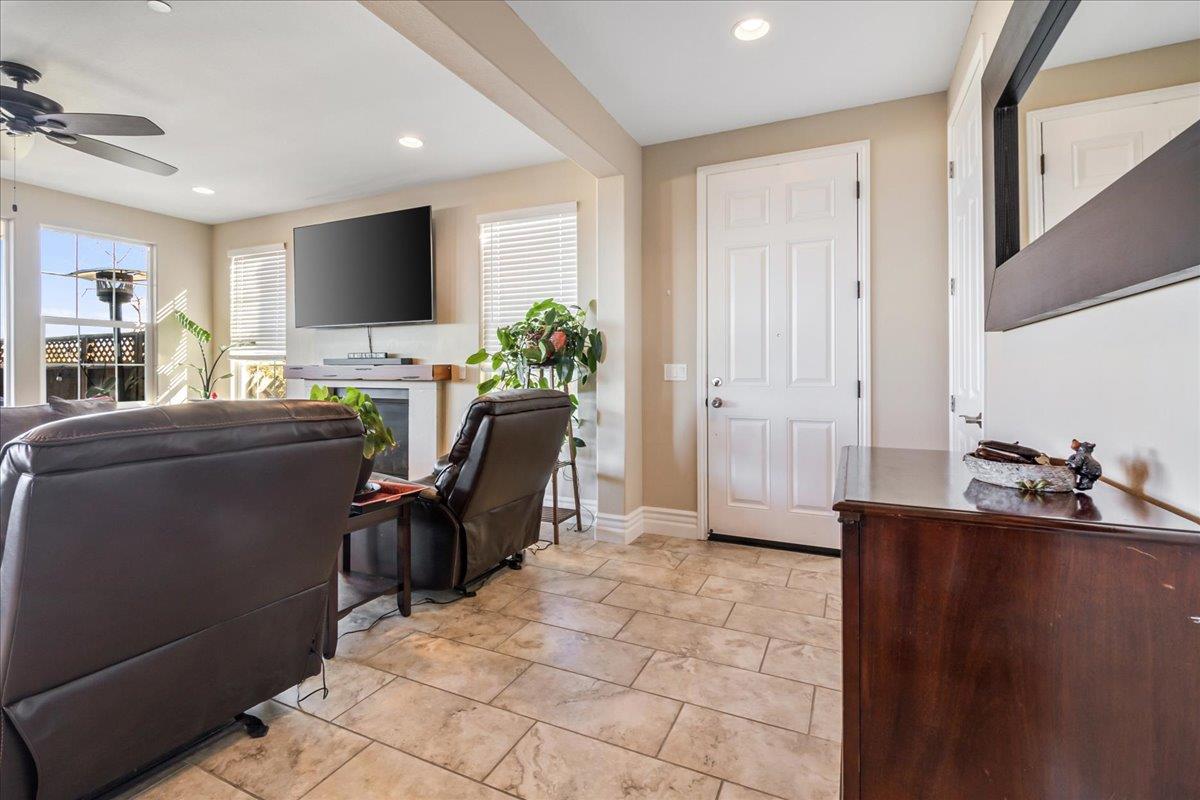 Detail Gallery Image 12 of 60 For 18611 Mcclellan Cir, East Garrison,  CA 93933 - 4 Beds | 3/1 Baths