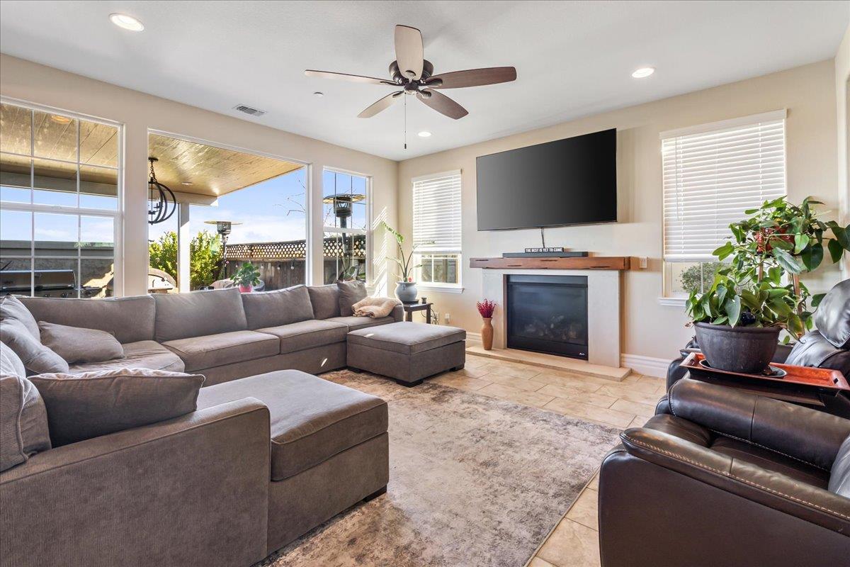 Detail Gallery Image 13 of 60 For 18611 Mcclellan Cir, East Garrison,  CA 93933 - 4 Beds | 3/1 Baths