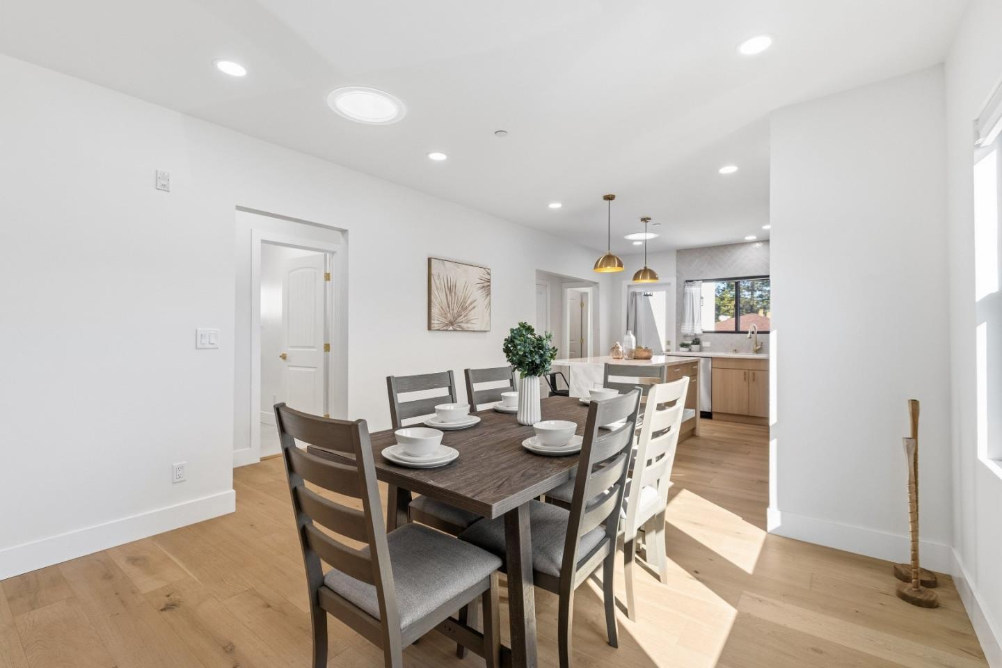 Detail Gallery Image 11 of 37 For 895 Laurel Ave, Belmont,  CA 94002 - 4 Beds | 3 Baths