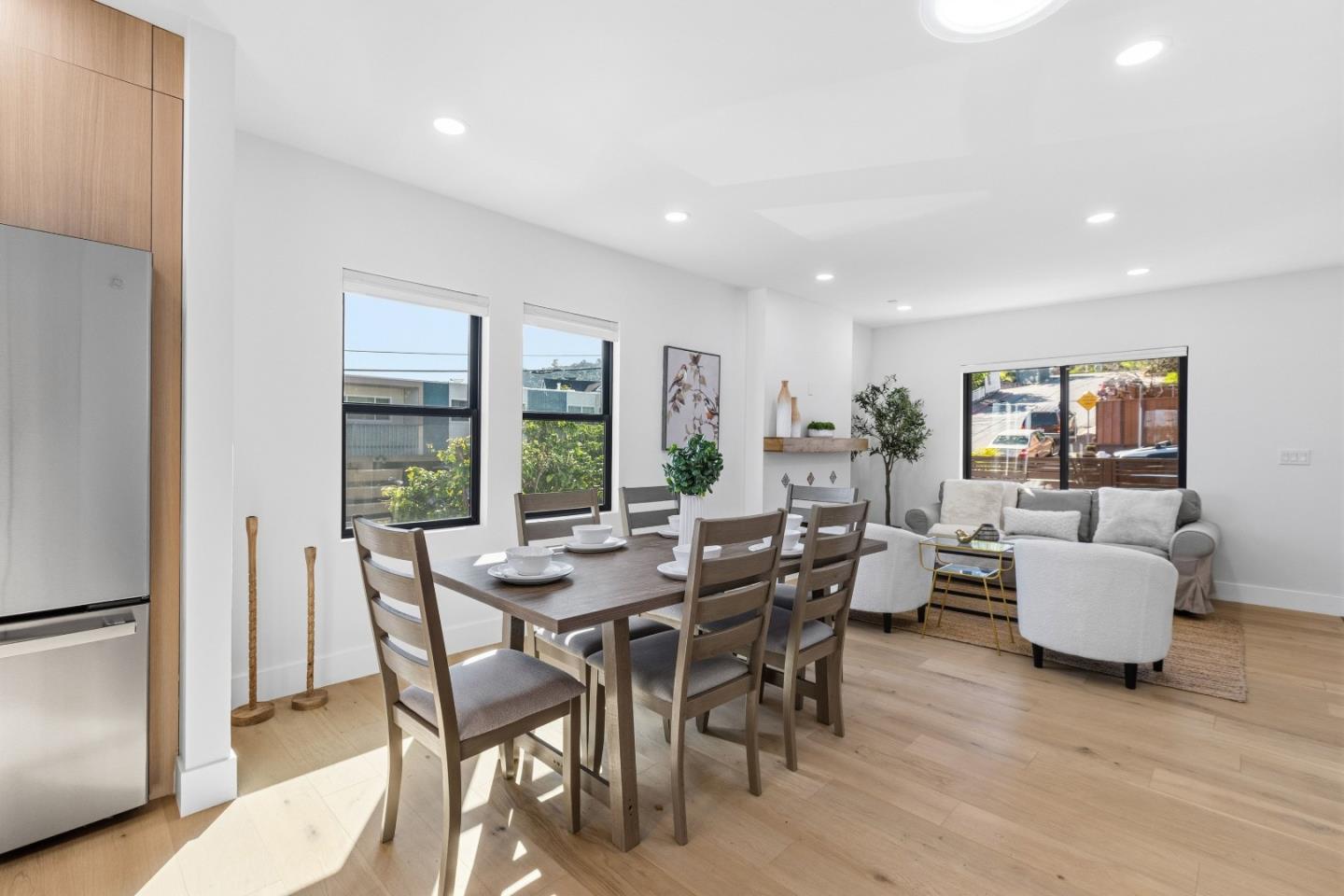 Detail Gallery Image 13 of 37 For 895 Laurel Ave, Belmont,  CA 94002 - 4 Beds | 3 Baths