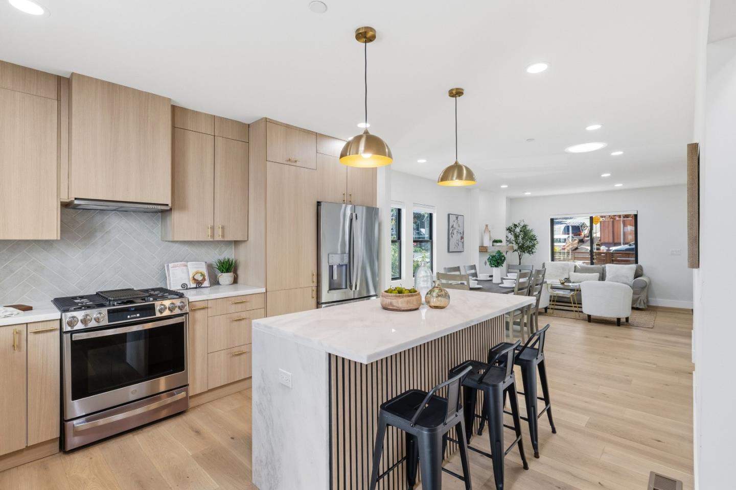 Detail Gallery Image 15 of 37 For 895 Laurel Ave, Belmont,  CA 94002 - 4 Beds | 3 Baths