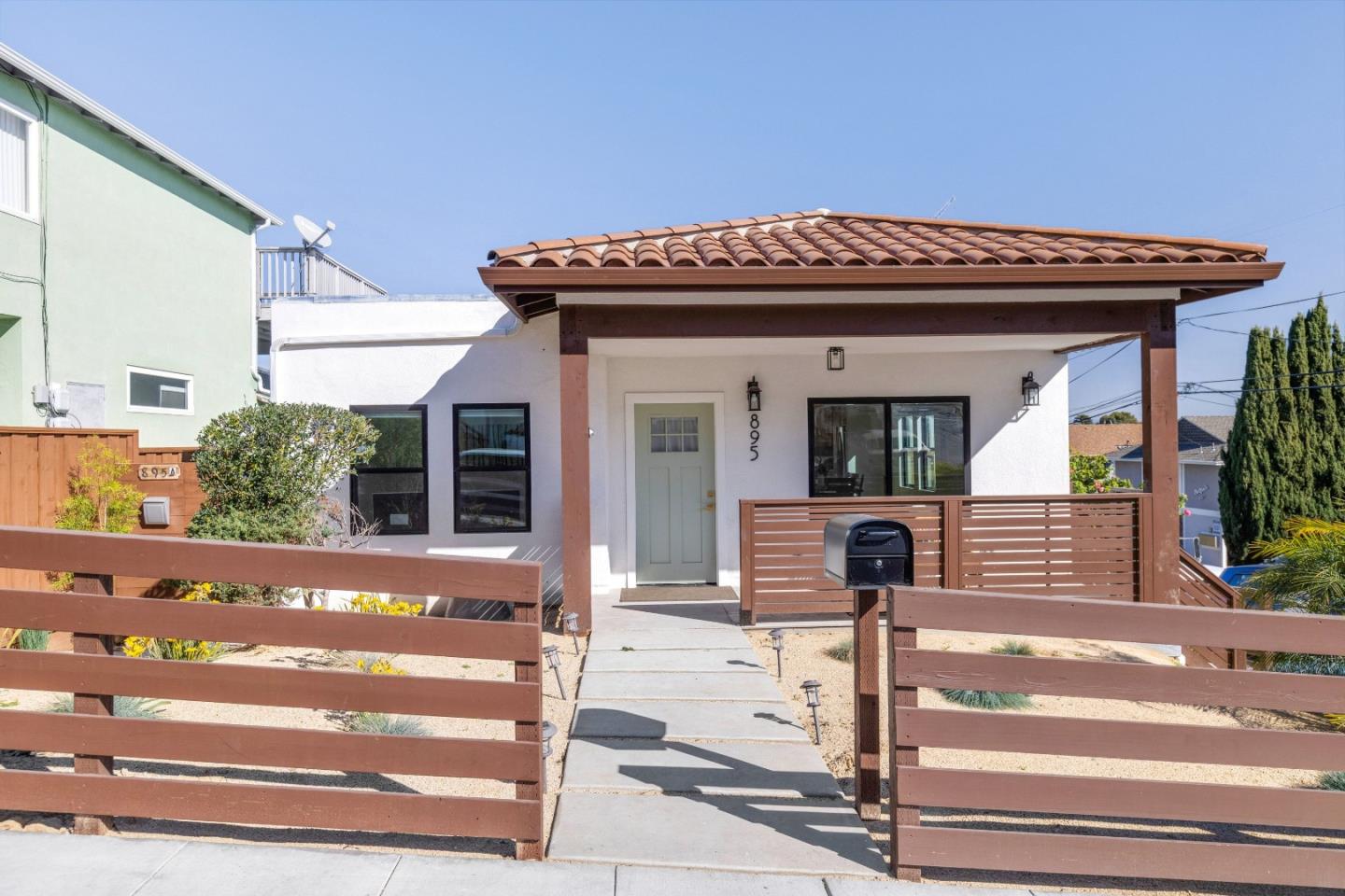 Detail Gallery Image 2 of 37 For 895 Laurel Ave, Belmont,  CA 94002 - 4 Beds | 3 Baths