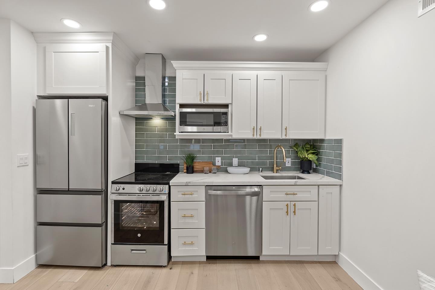 Detail Gallery Image 29 of 37 For 895 Laurel Ave, Belmont,  CA 94002 - 4 Beds | 3 Baths