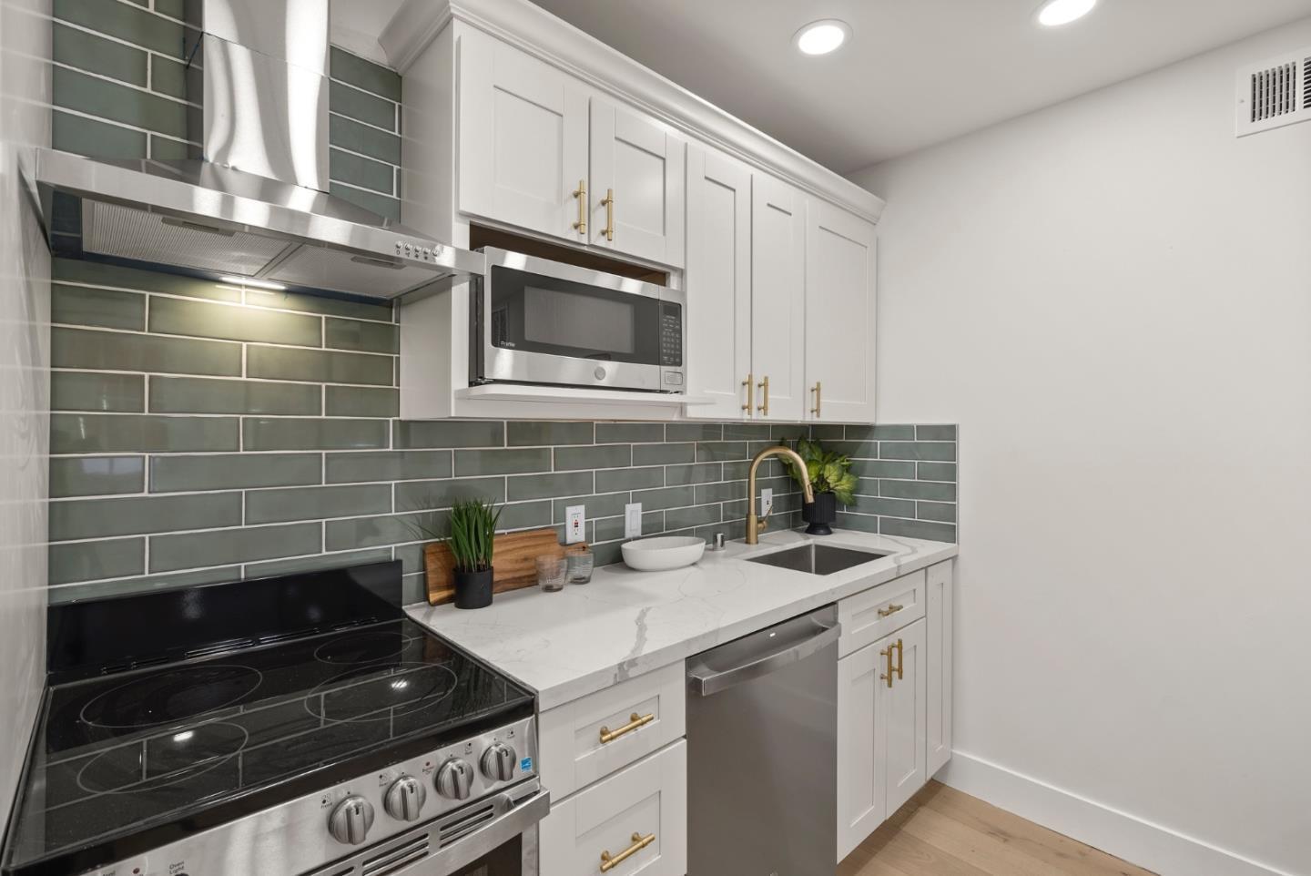 Detail Gallery Image 32 of 37 For 895 Laurel Ave, Belmont,  CA 94002 - 4 Beds | 3 Baths