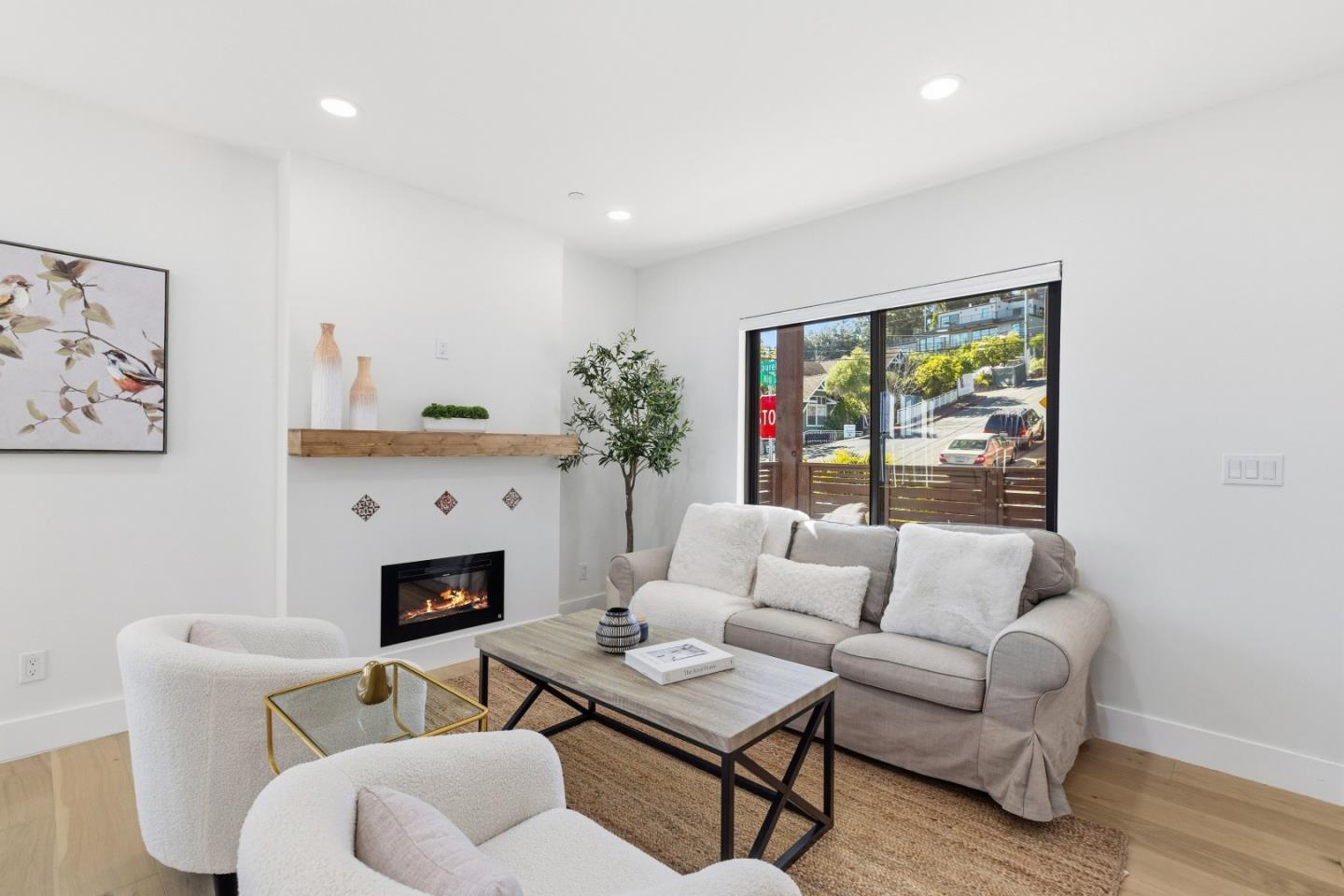 Detail Gallery Image 9 of 37 For 895 Laurel Ave, Belmont,  CA 94002 - 4 Beds | 3 Baths