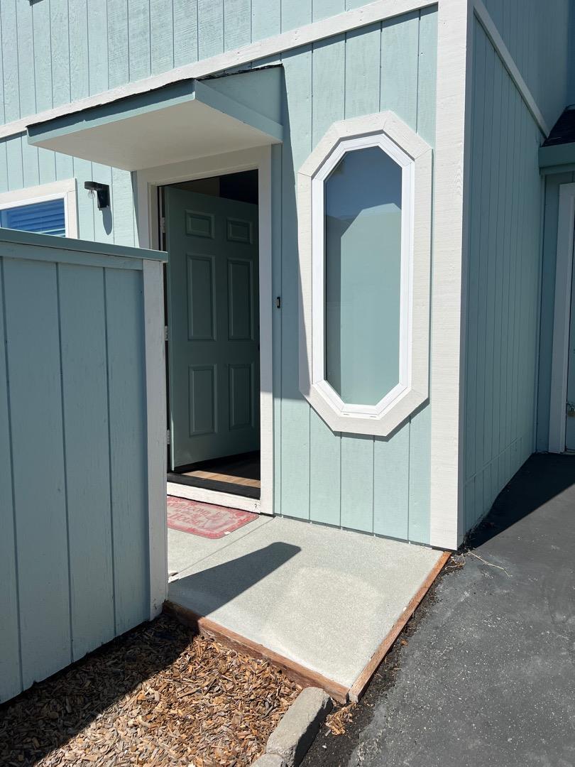 Detail Gallery Image 2 of 18 For 2674 Christine Oaks, Santa Cruz,  CA 95062 - 3 Beds | 1/1 Baths