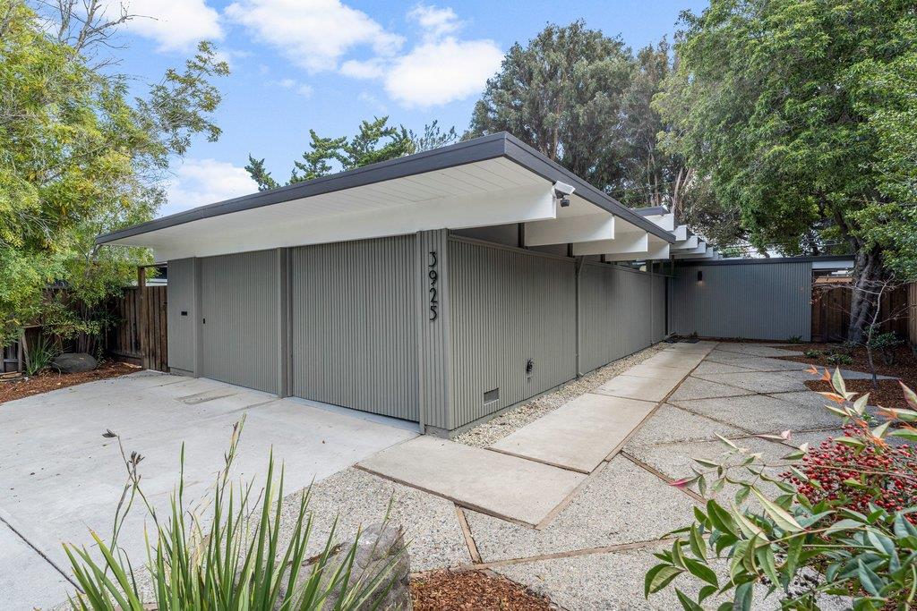 Detail Gallery Image 3 of 54 For 3925 Nelson Dr, Palo Alto,  CA 94306 - 3 Beds | 2 Baths