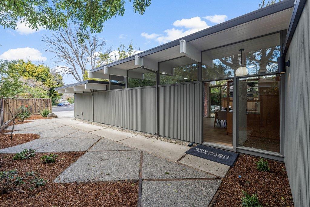 Detail Gallery Image 5 of 54 For 3925 Nelson Dr, Palo Alto,  CA 94306 - 3 Beds | 2 Baths