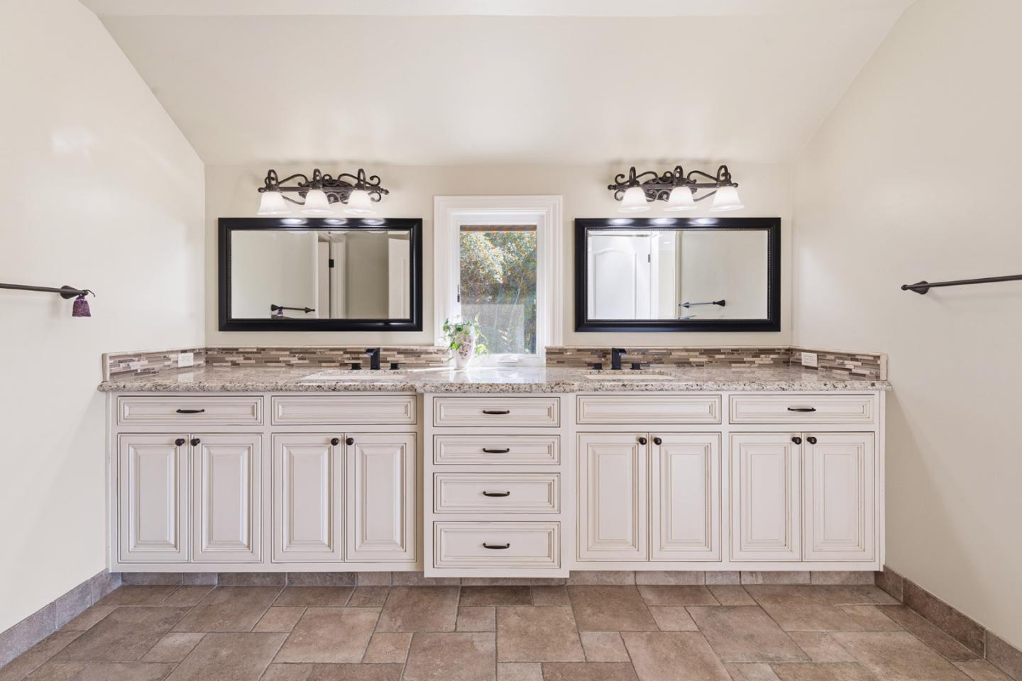 Detail Gallery Image 26 of 62 For 15965 Shannon Rd, Los Gatos,  CA 95032 - 5 Beds | 3/1 Baths