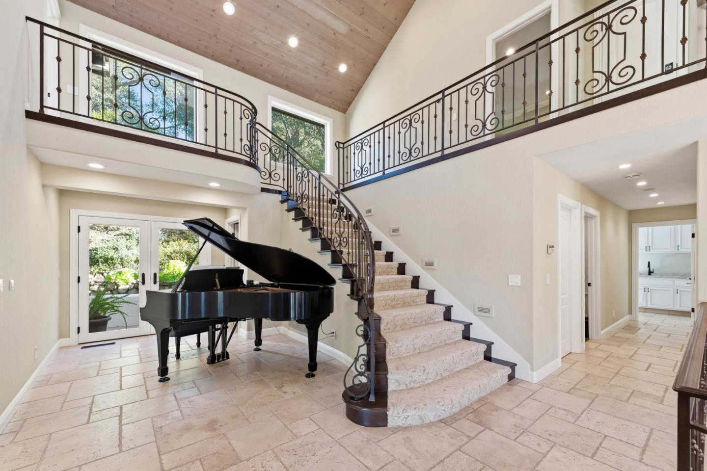 Detail Gallery Image 3 of 62 For 15965 Shannon Rd, Los Gatos,  CA 95032 - 5 Beds | 3/1 Baths