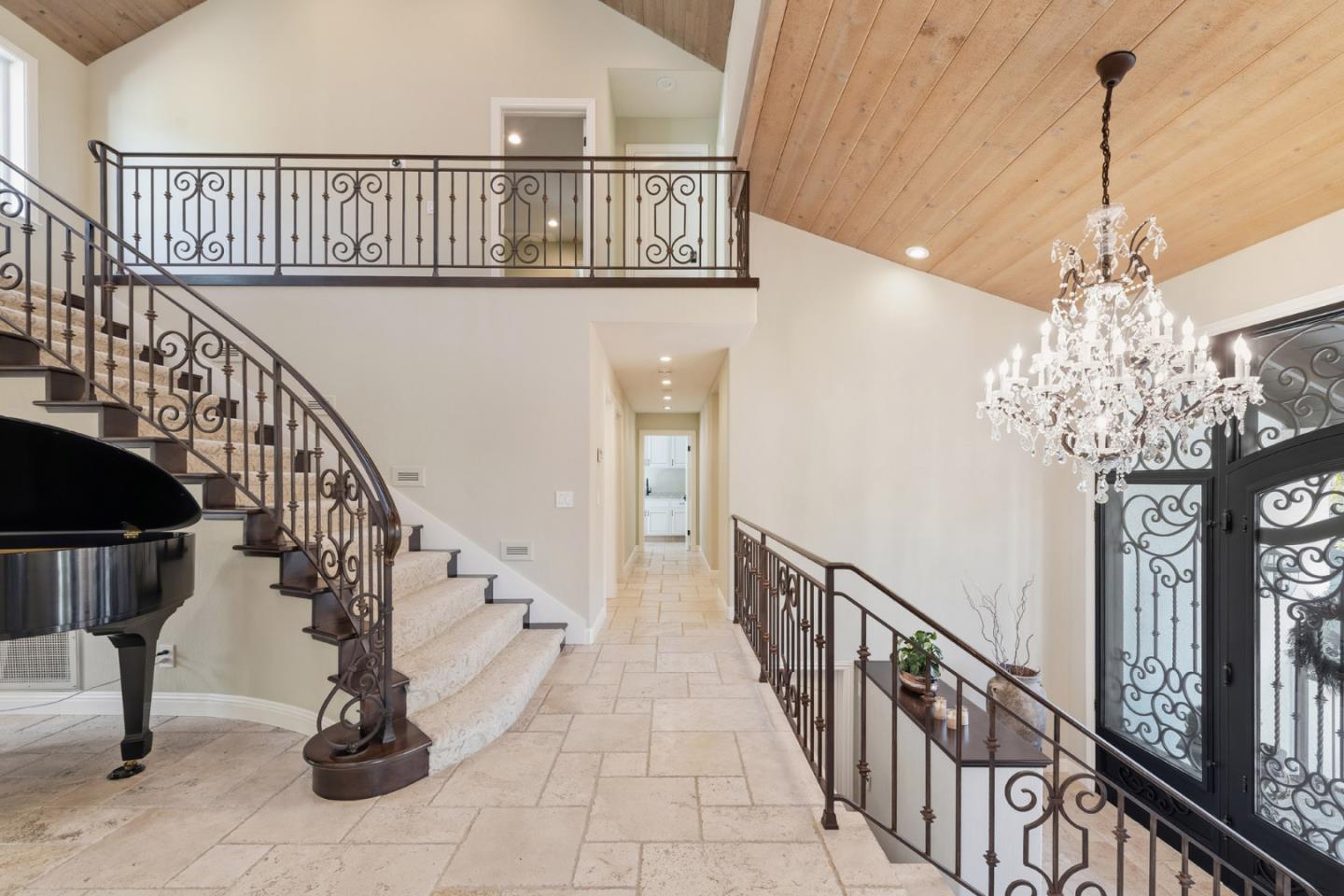 Detail Gallery Image 4 of 62 For 15965 Shannon Rd, Los Gatos,  CA 95032 - 5 Beds | 3/1 Baths