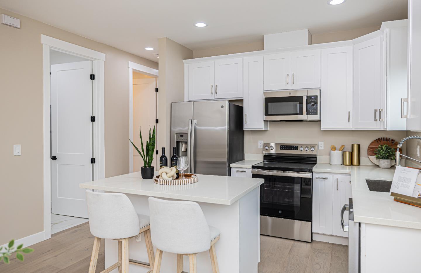 Detail Gallery Image 3 of 39 For 2516 Parkland Ct, Santa Clara,  CA 95051 - 6 Beds | 4 Baths