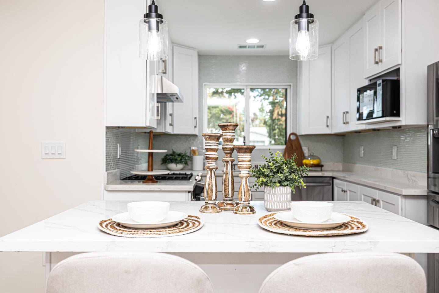 Detail Gallery Image 7 of 39 For 2516 Parkland Ct, Santa Clara,  CA 95051 - 6 Beds | 4 Baths