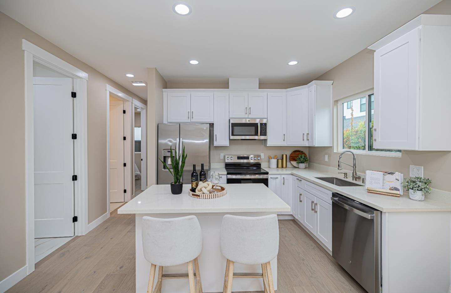 Detail Gallery Image 9 of 39 For 2516 Parkland Ct, Santa Clara,  CA 95051 - 6 Beds | 4 Baths