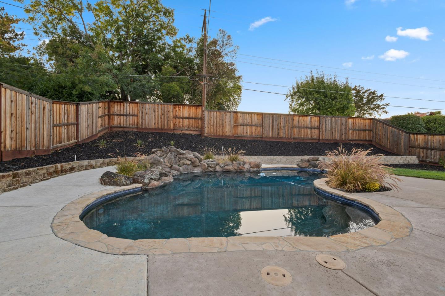 Detail Gallery Image 35 of 41 For 4451 Stoney Way, Carmichael,  CA 95608 - 3 Beds | 2 Baths