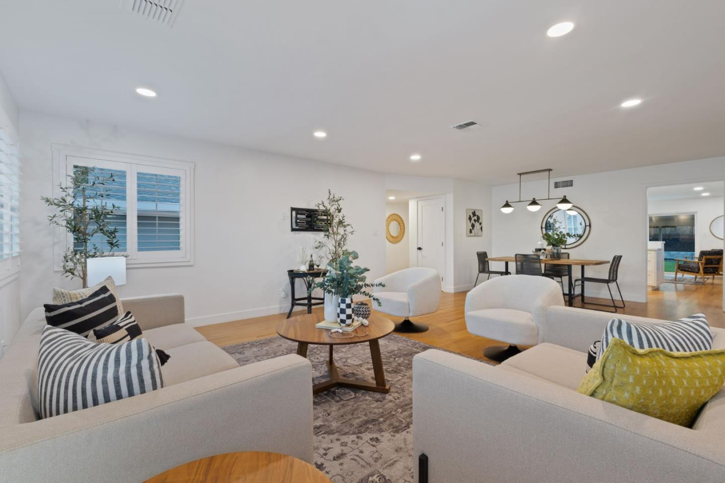 Detail Gallery Image 6 of 41 For 4451 Stoney Way, Carmichael,  CA 95608 - 3 Beds | 2 Baths