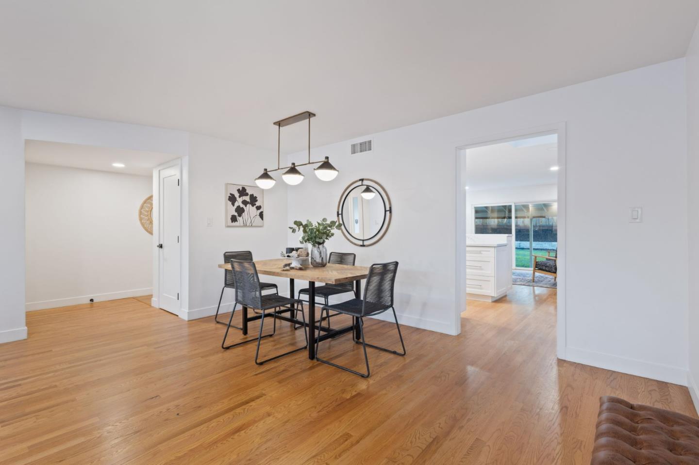 Detail Gallery Image 7 of 41 For 4451 Stoney Way, Carmichael,  CA 95608 - 3 Beds | 2 Baths