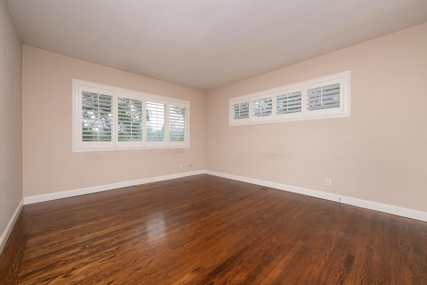 Detail Gallery Image 13 of 29 For 112 Jane Dr, Woodside,  CA 94062 - 4 Beds | 3 Baths