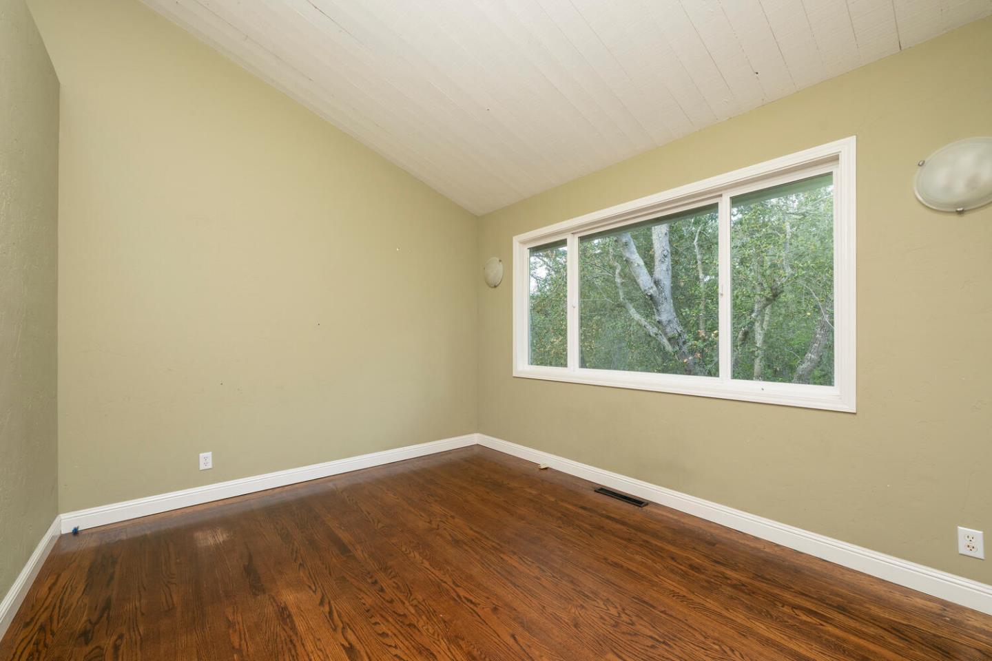 Detail Gallery Image 17 of 29 For 112 Jane Dr, Woodside,  CA 94062 - 4 Beds | 3 Baths