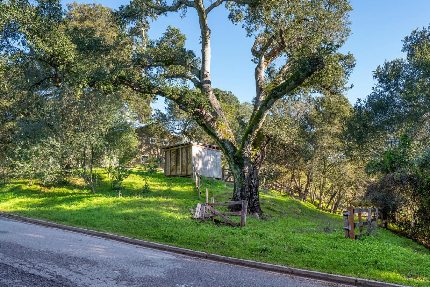 Detail Gallery Image 28 of 29 For 112 Jane Dr, Woodside,  CA 94062 - 4 Beds | 3 Baths