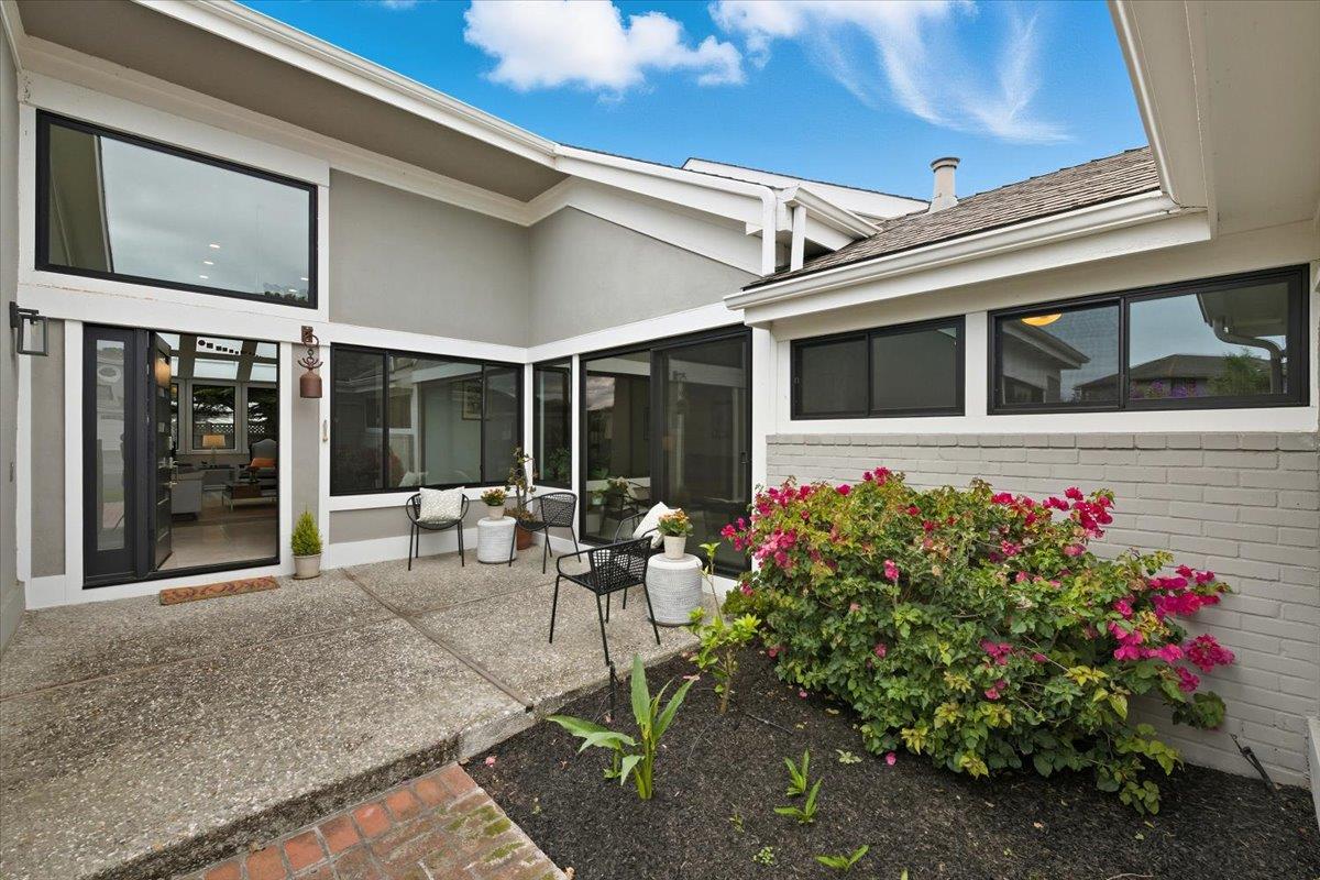 Detail Gallery Image 4 of 32 For 440 Burning Tree Ct, Half Moon Bay,  CA 94019 - 2 Beds | 2 Baths