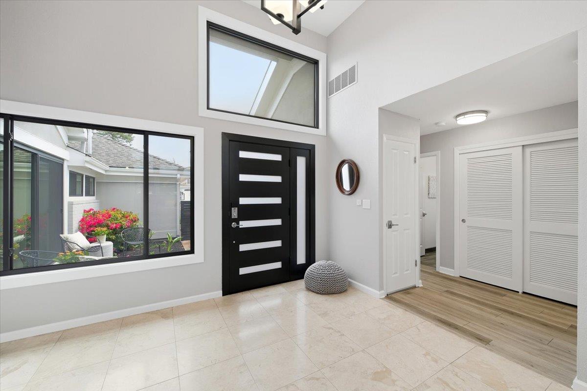 Detail Gallery Image 5 of 32 For 440 Burning Tree Ct, Half Moon Bay,  CA 94019 - 2 Beds | 2 Baths