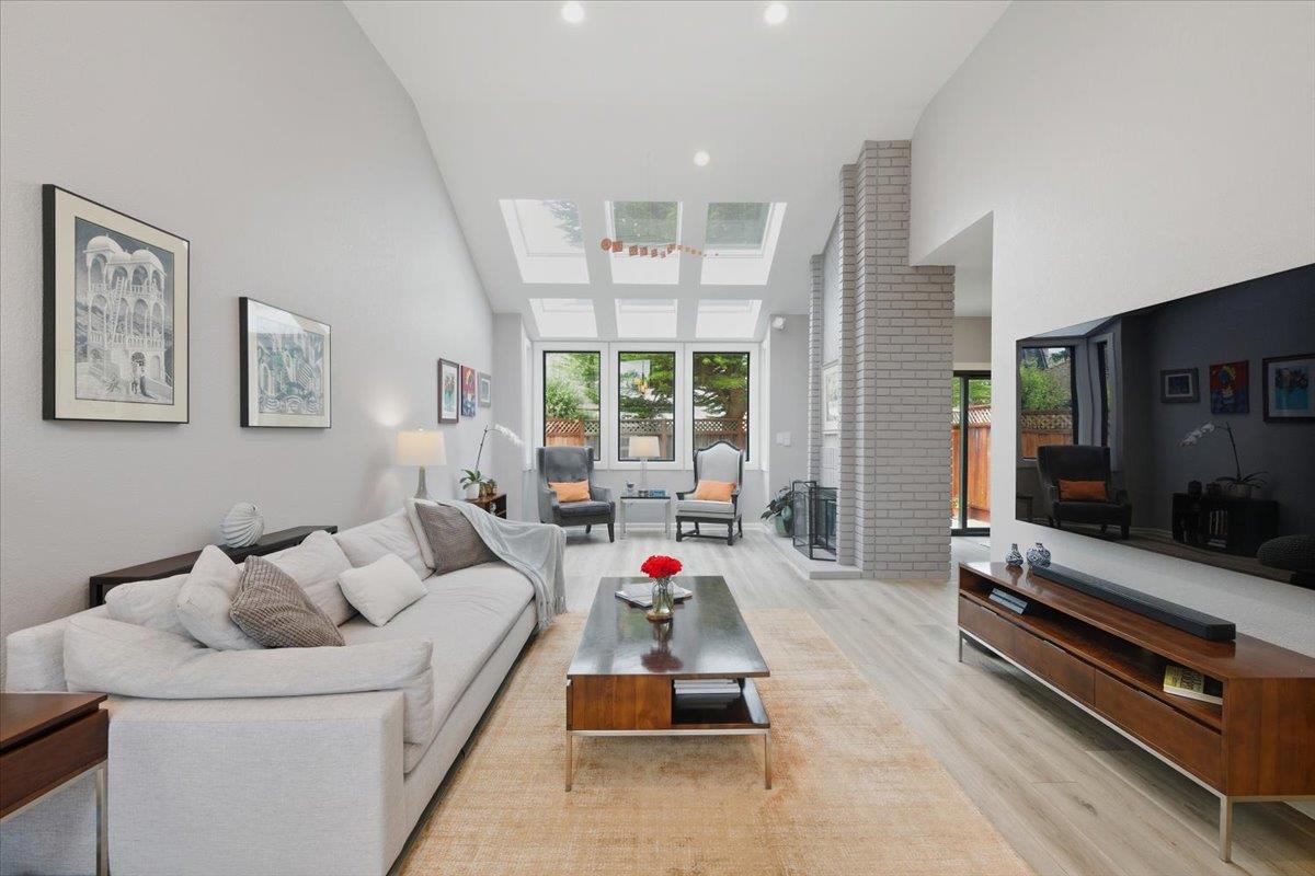 Detail Gallery Image 6 of 32 For 440 Burning Tree Ct, Half Moon Bay,  CA 94019 - 2 Beds | 2 Baths