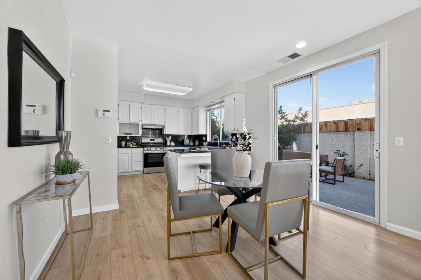 Detail Gallery Image 12 of 41 For 2955 Vineyard Park Dr, San Jose,  CA 95148 - 4 Beds | 2/1 Baths