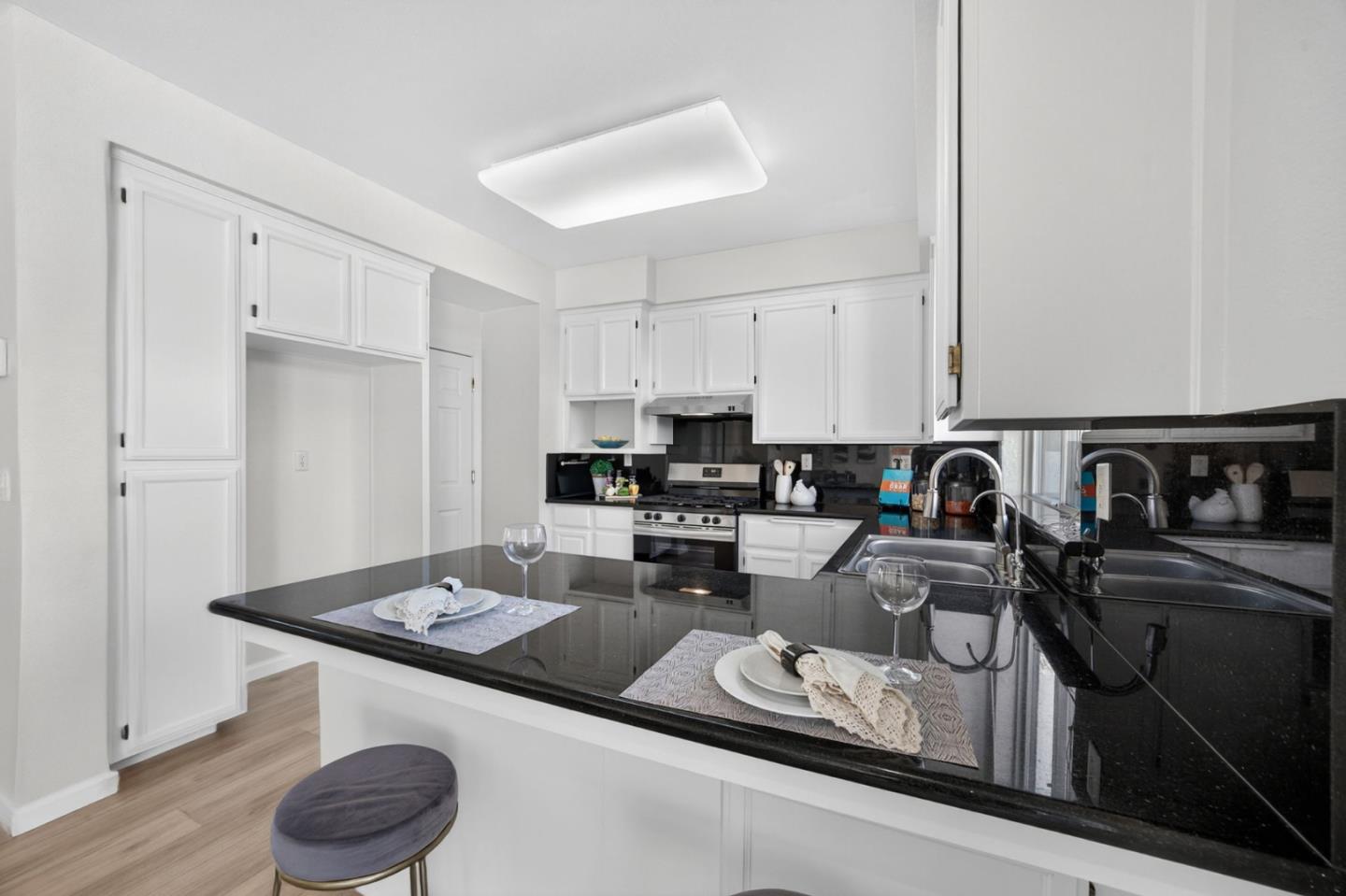 Detail Gallery Image 18 of 41 For 2955 Vineyard Park Dr, San Jose,  CA 95148 - 4 Beds | 2/1 Baths