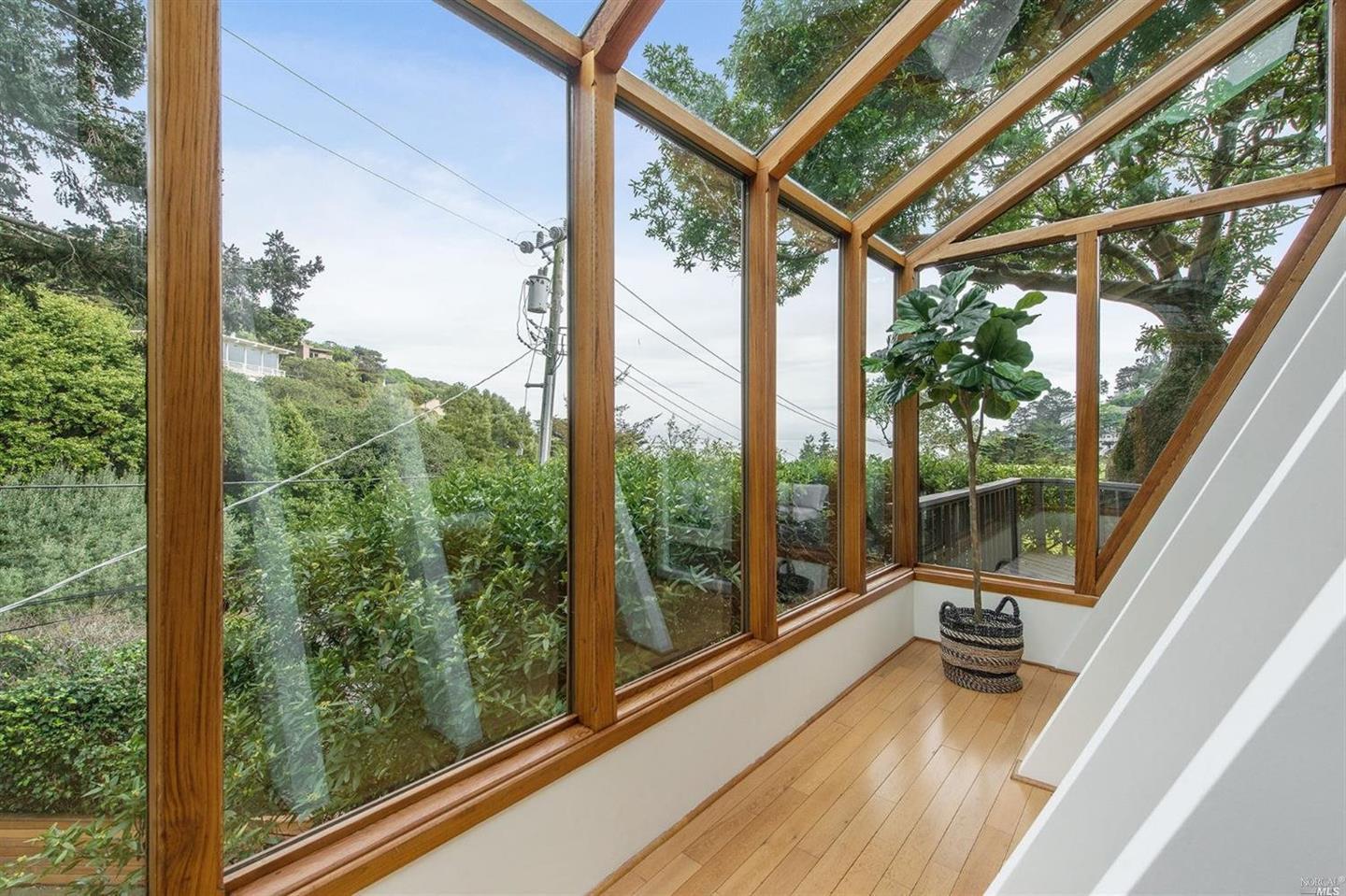 Detail Gallery Image 10 of 15 For 75 Crescent Ave, Sausalito,  CA 94965 - 2 Beds | 2 Baths