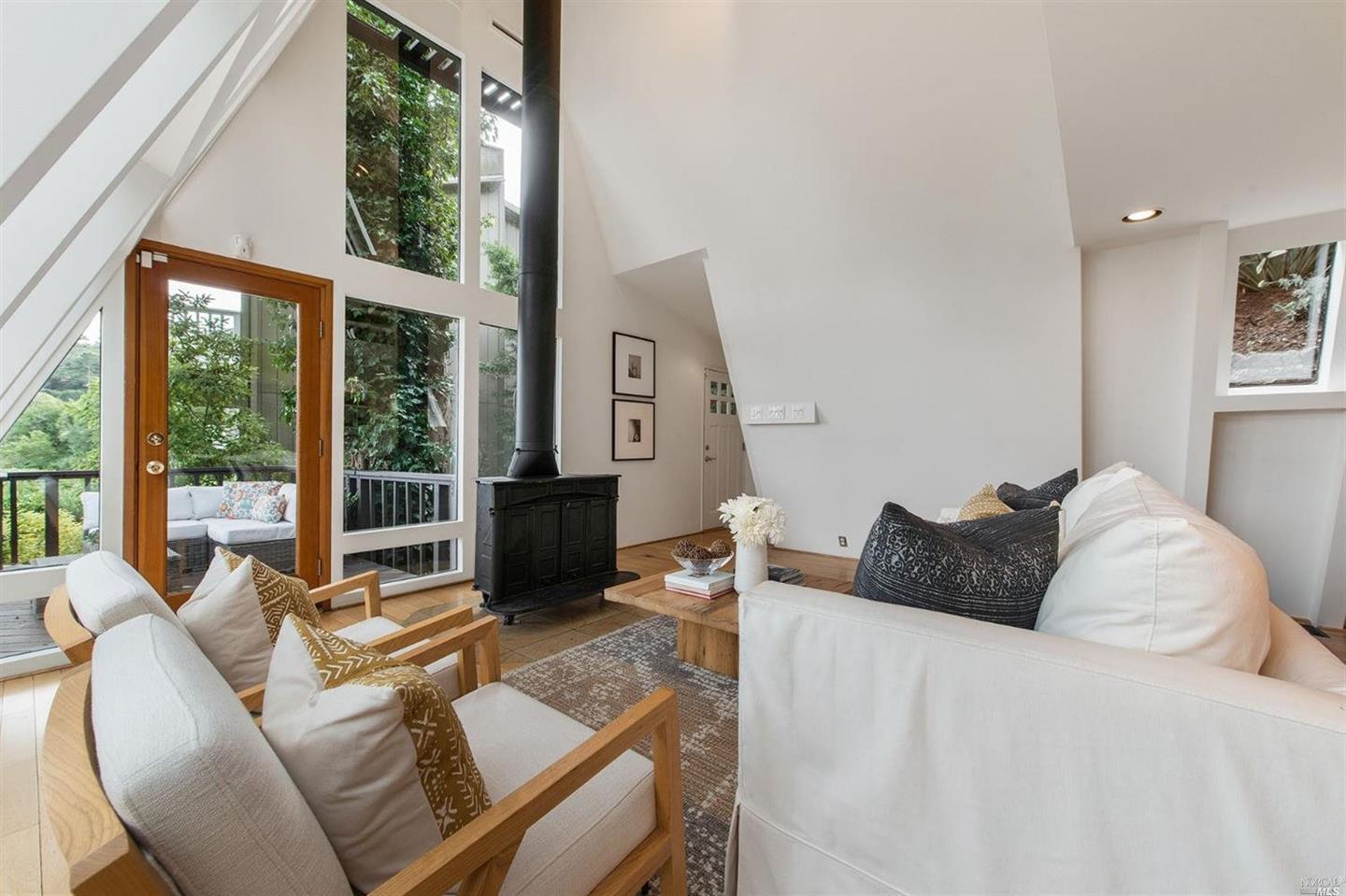 Detail Gallery Image 12 of 15 For 75 Crescent Ave, Sausalito,  CA 94965 - 2 Beds | 2 Baths