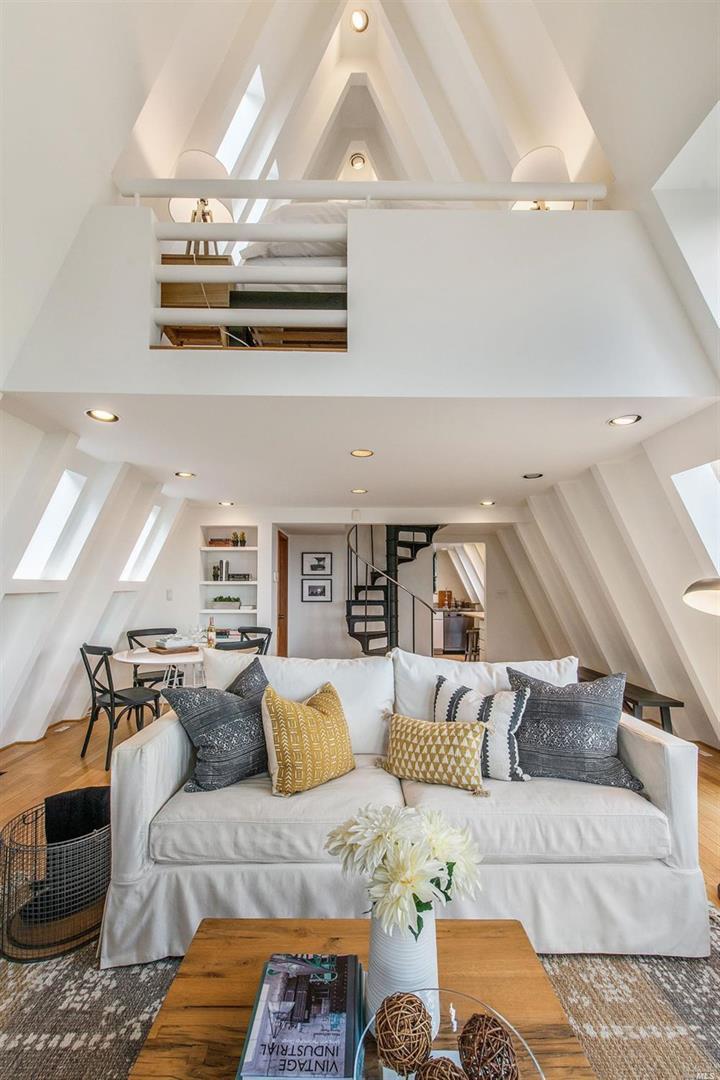 Detail Gallery Image 2 of 15 For 75 Crescent Ave, Sausalito,  CA 94965 - 2 Beds | 2 Baths