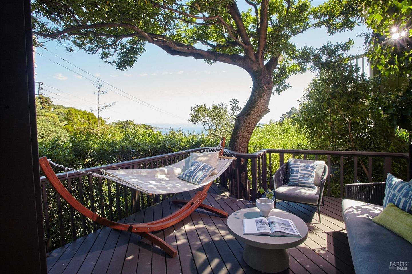 Detail Gallery Image 5 of 15 For 75 Crescent Ave, Sausalito,  CA 94965 - 2 Beds | 2 Baths