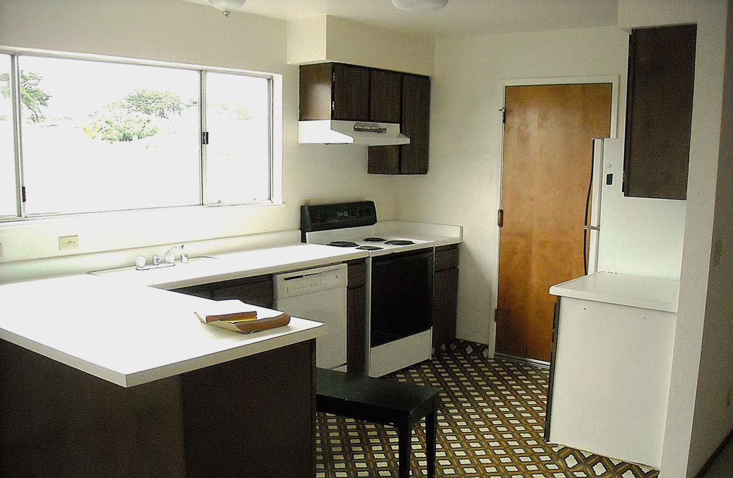 Detail Gallery Image 2 of 14 For 3003 Crescent St, Marina,  CA 93933 - 3 Beds | 2 Baths