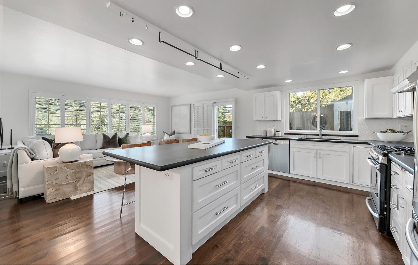 Detail Gallery Image 10 of 36 For 2608 Monte Cresta Dr, Belmont,  CA 94002 - 4 Beds | 2/1 Baths