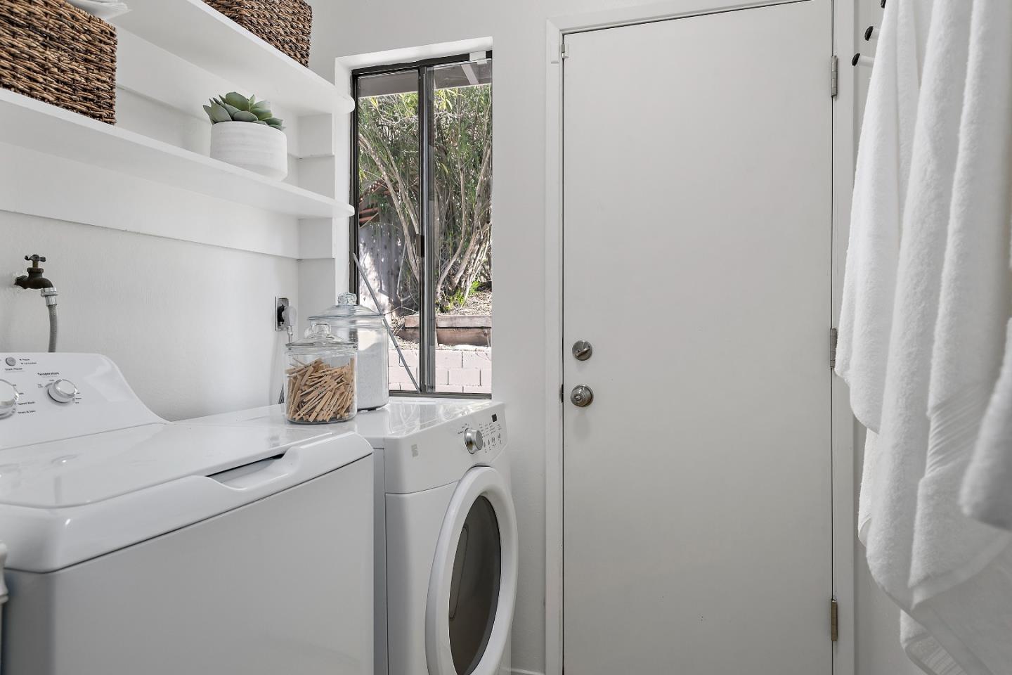 Detail Gallery Image 15 of 36 For 2608 Monte Cresta Dr, Belmont,  CA 94002 - 4 Beds | 2/1 Baths