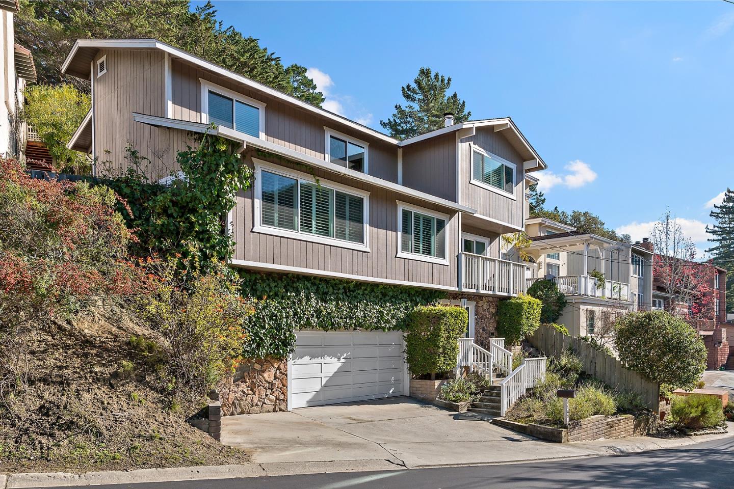 Detail Gallery Image 2 of 36 For 2608 Monte Cresta Dr, Belmont,  CA 94002 - 4 Beds | 2/1 Baths