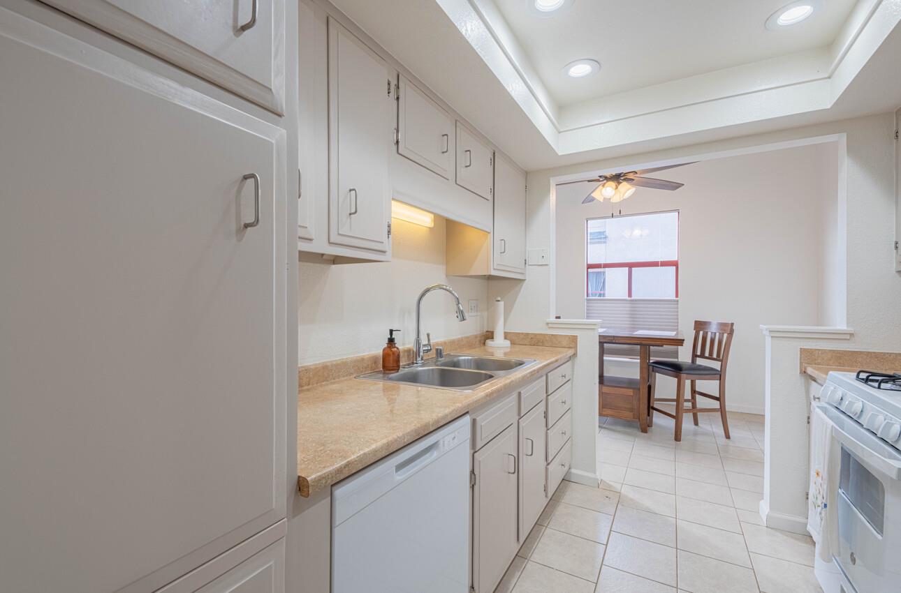 Detail Gallery Image 11 of 28 For 2412 N Main St #G,  Salinas,  CA 93906 - 2 Beds | 1/1 Baths