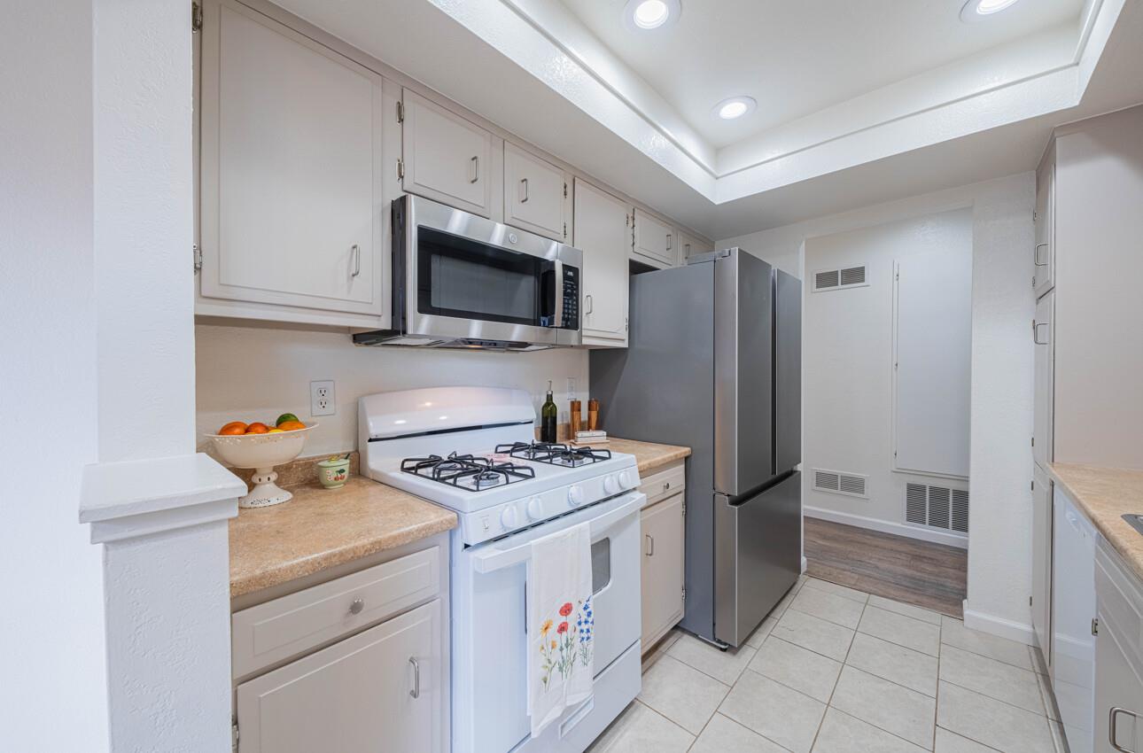 Detail Gallery Image 12 of 28 For 2412 N Main St #G,  Salinas,  CA 93906 - 2 Beds | 1/1 Baths