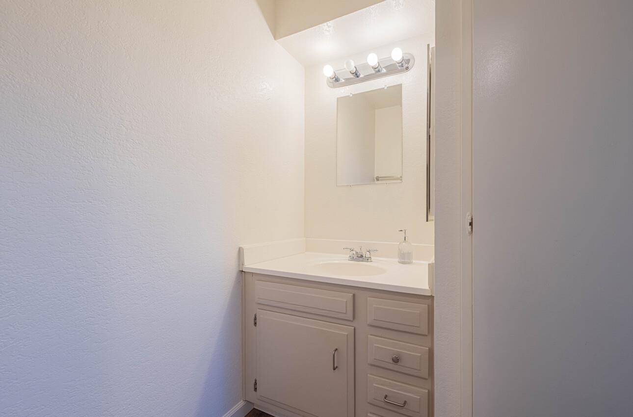 Detail Gallery Image 17 of 28 For 2412 N Main St #G,  Salinas,  CA 93906 - 2 Beds | 1/1 Baths