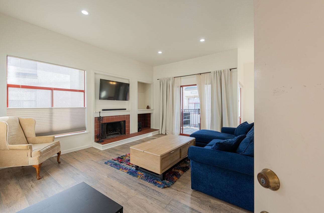 Detail Gallery Image 3 of 28 For 2412 N Main St #G,  Salinas,  CA 93906 - 2 Beds | 1/1 Baths