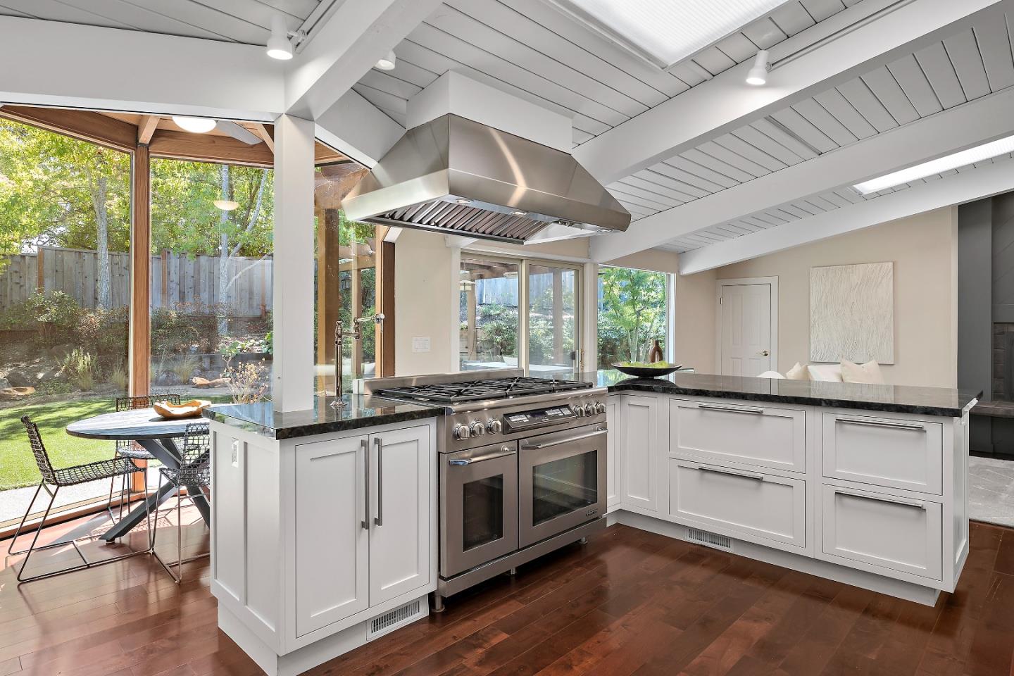 Detail Gallery Image 11 of 39 For 60 Linaria Way, Portola Valley,  CA 94028 - 4 Beds | 3 Baths