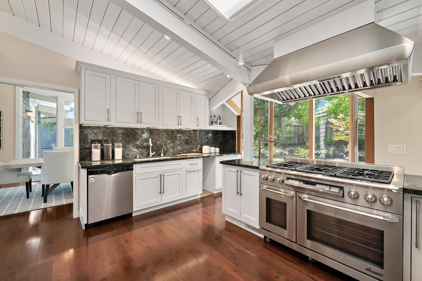 Detail Gallery Image 12 of 39 For 60 Linaria Way, Portola Valley,  CA 94028 - 4 Beds | 3 Baths