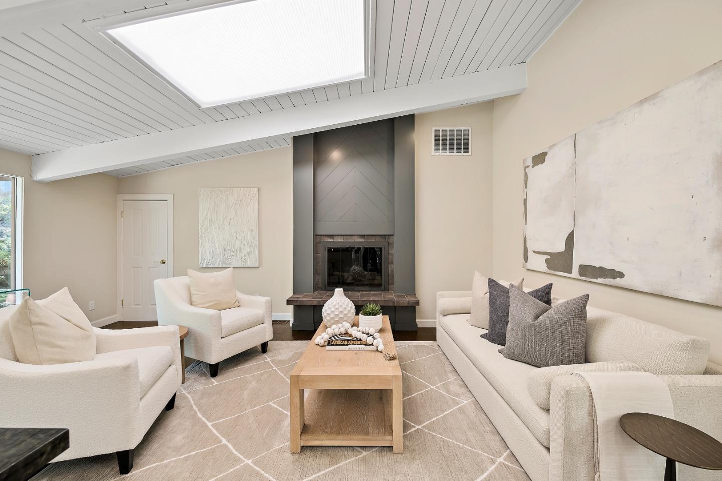 Detail Gallery Image 15 of 39 For 60 Linaria Way, Portola Valley,  CA 94028 - 4 Beds | 3 Baths