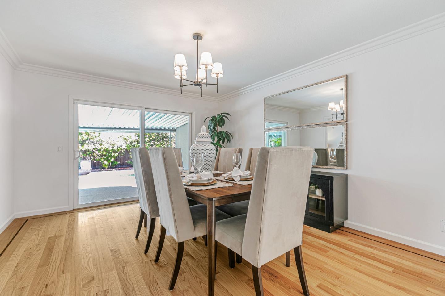 Detail Gallery Image 10 of 37 For 19437 via Real Dr, Saratoga,  CA 95070 - 4 Beds | 3 Baths