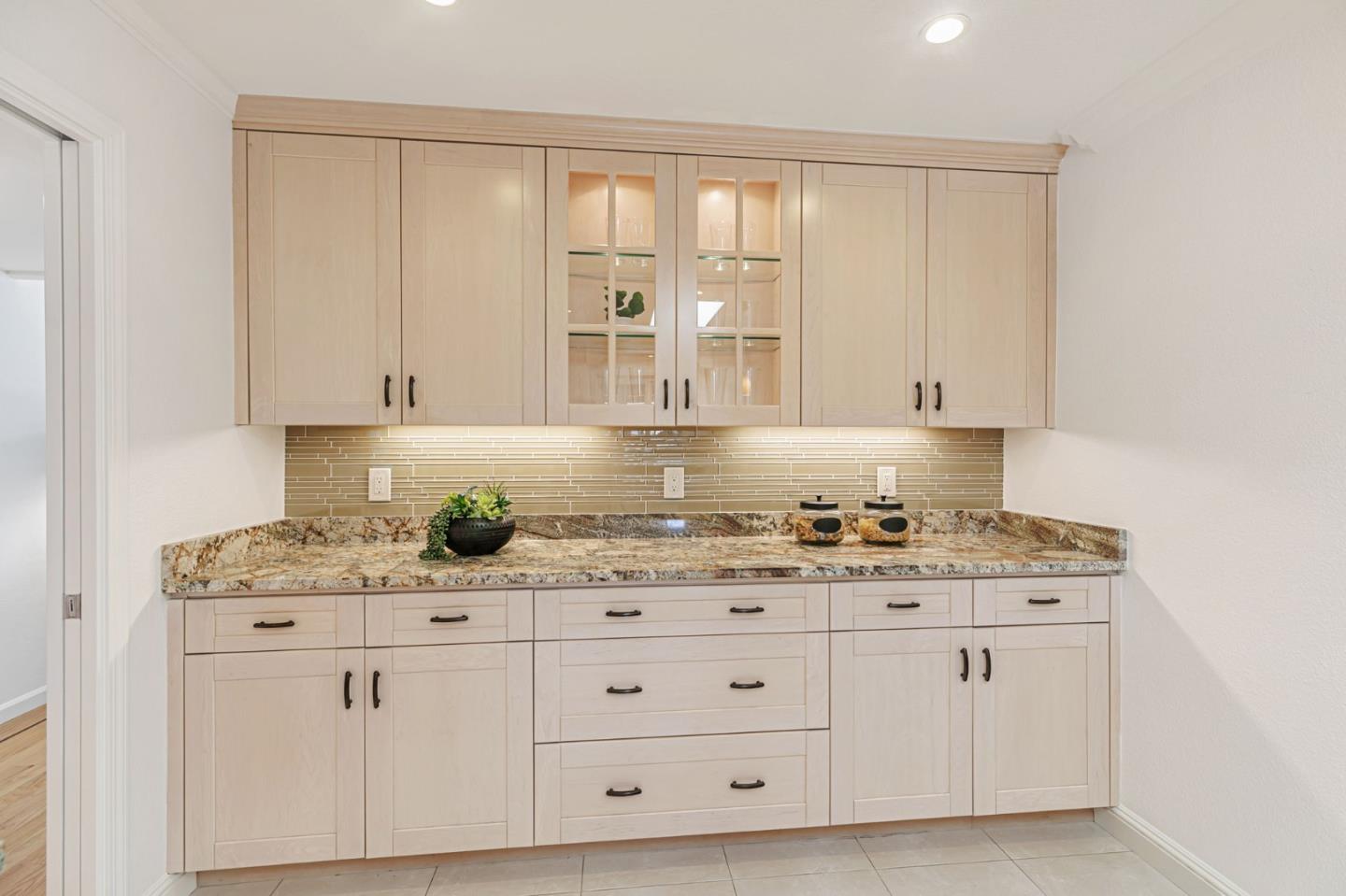 Detail Gallery Image 9 of 37 For 19437 via Real Dr, Saratoga,  CA 95070 - 4 Beds | 3 Baths