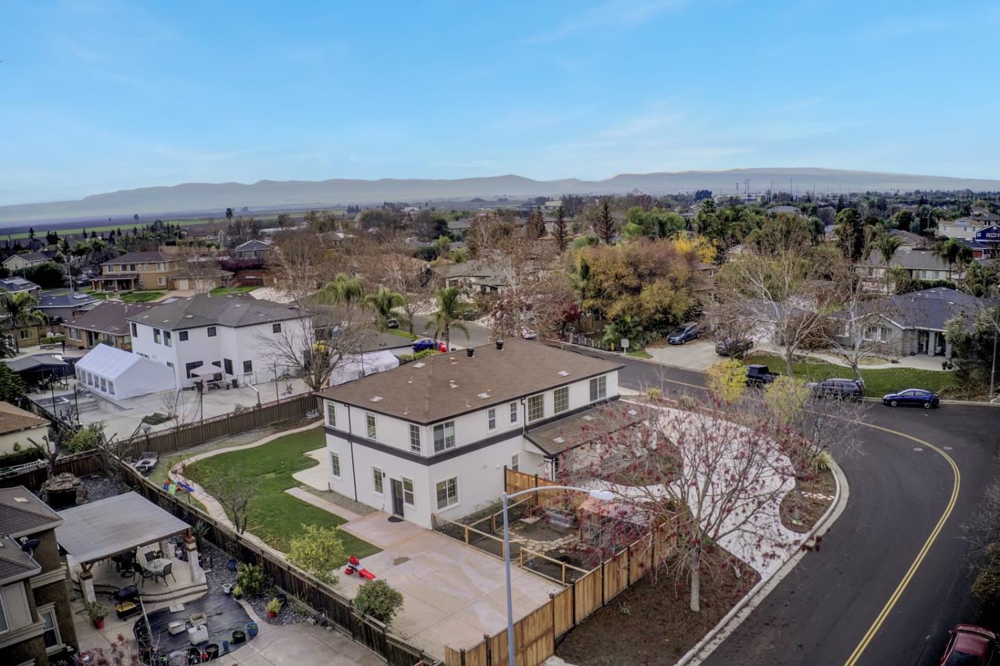 Detail Gallery Image 3 of 57 For 7654 W Rena Dr, Tracy,  CA 95304 - 4 Beds | 3 Baths