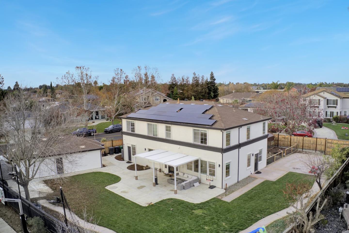 Detail Gallery Image 4 of 57 For 7654 W Rena Dr, Tracy,  CA 95304 - 4 Beds | 3 Baths